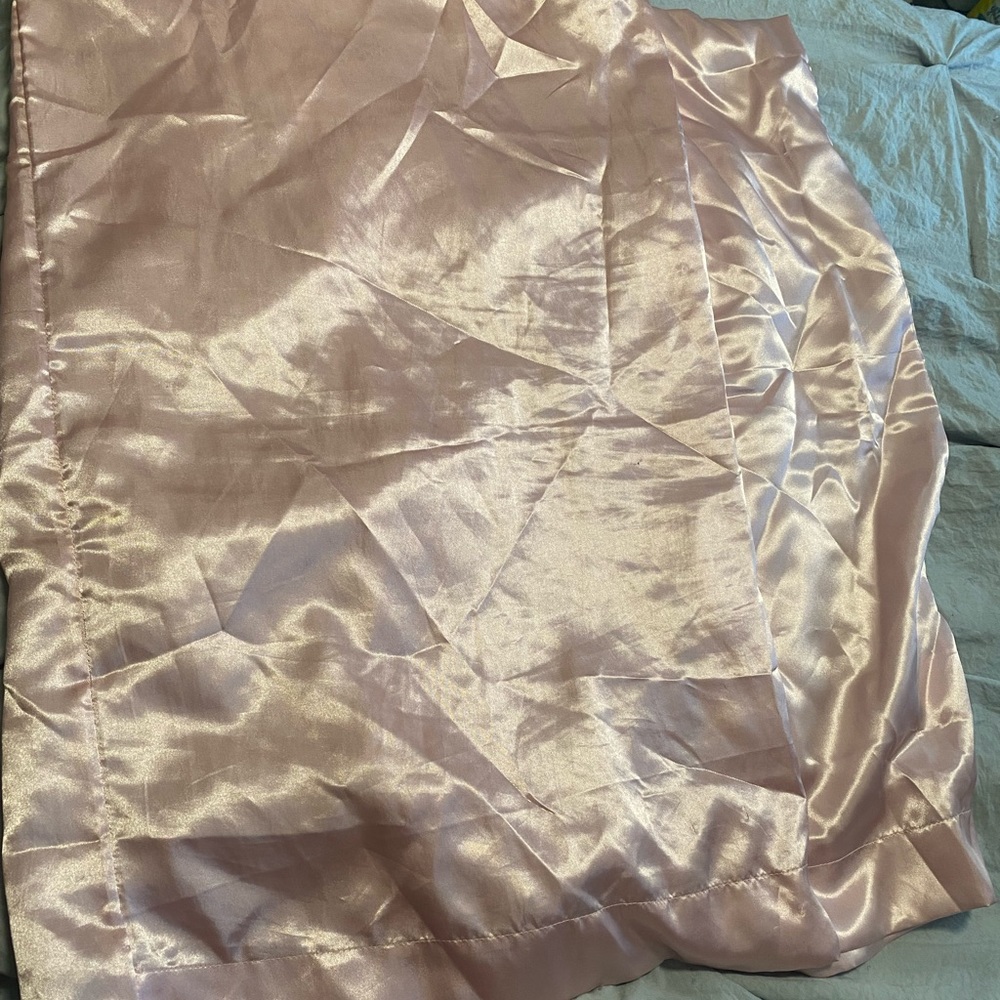 2 pink silky pillowcases